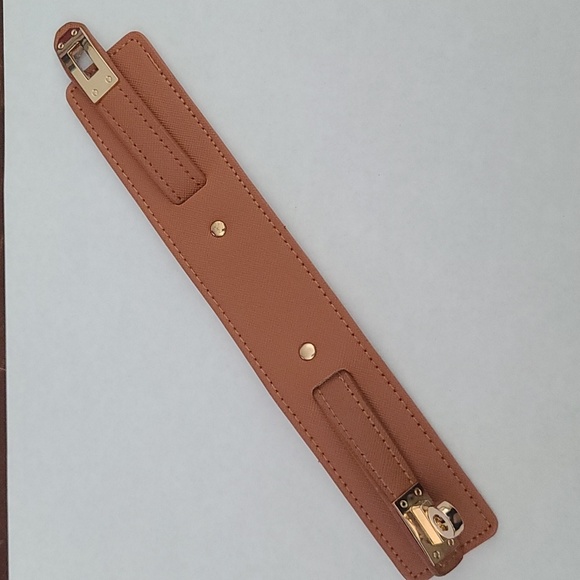 Like New Womens Brown Leather Cuff Bracelet - Picture 4 of 6